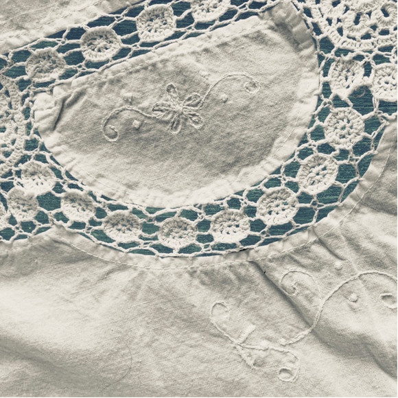 Large Vintage Tablecloth White Lace Crochet Buffet / Party / Formal Dining - Picture 3 of 13